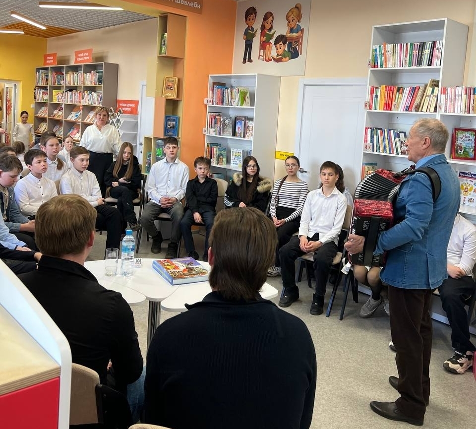 Патриотический час «Новое время – новые герои» (Цивильская центральная дет.б-ка им. Р.Шевлеби)