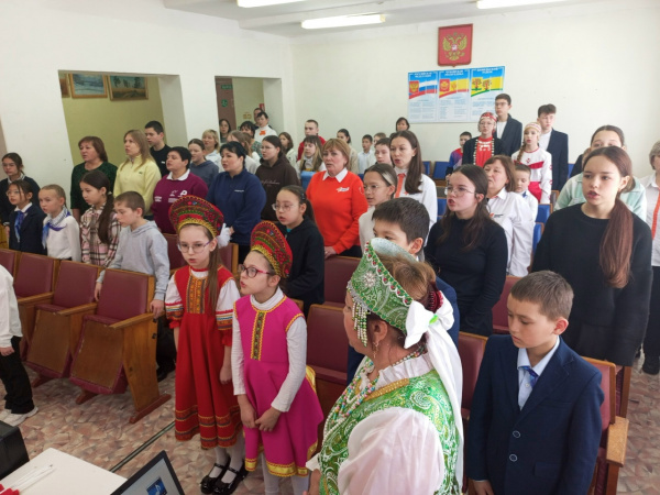 Тематический час «Народов много, страна одна» (Малоянгорчинская с/б)