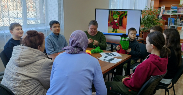 Мастер-класс с литературным чтением «Вяжем Гену, читаем Успенского» (Вурманкасинская с/б)
