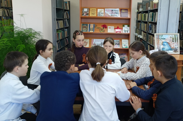 Акция «Прочитанная книга о войне – твой подарок ко Дню Победы» (Вурманкасинская с/б)
