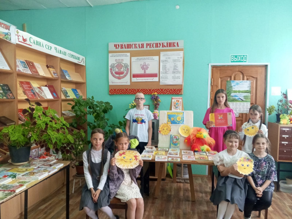 Литературно–игровая программа «От улыбки станет всем светлей» (Рындинская с/б)