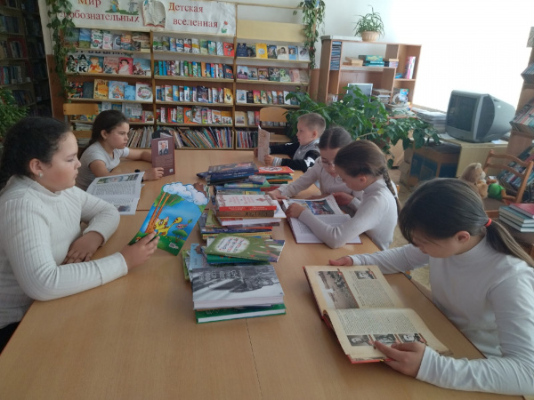 Книжные посиделки «Под шелест страниц …» (Михайловская с/б)