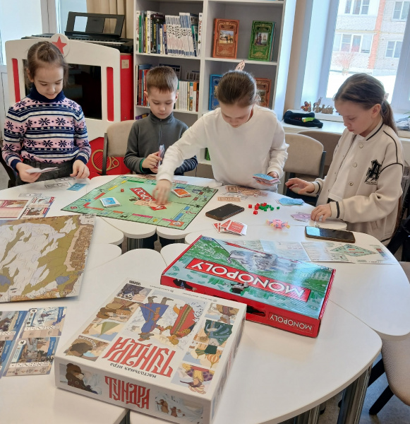 Лаборатория на столе «Магия игры: погружение в стратегии» (Центральная дет.б-ка им. Розы Шевлеби)