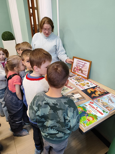 Познавательная игра-викторина «Улыбка мамы – счастья добрый вестник» (Центральная б-ка)