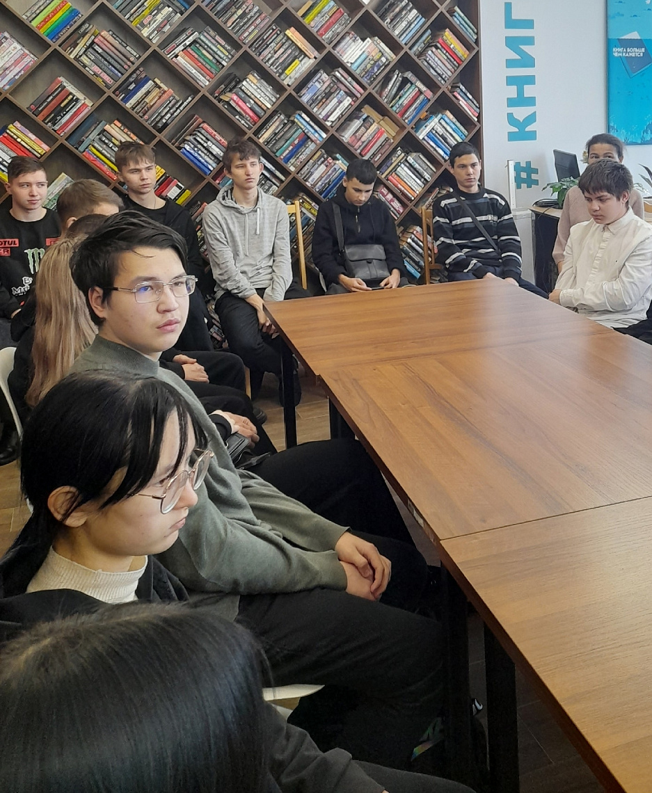 Святое дело - родине служить (Центральная б-ка)