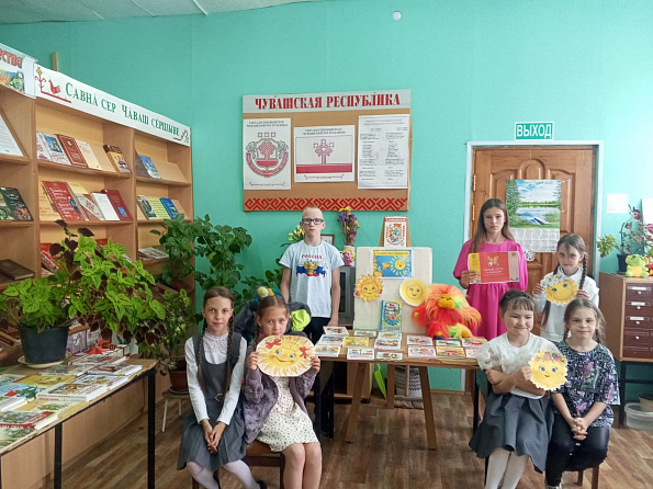 Литературно–игровая программа «От улыбки станет всем светлей» (Рындинская с/б)