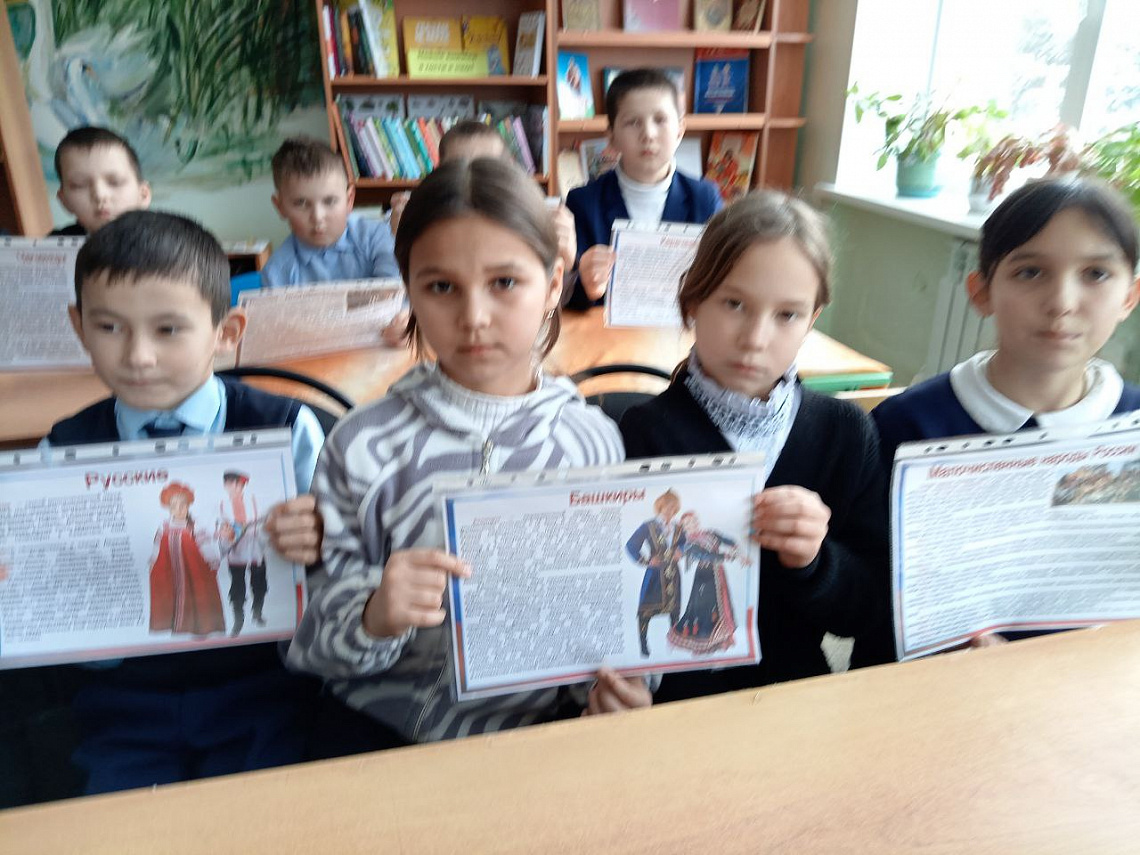 Тематический час "Народов много - страна одна"(Чиричкасинская с/б)